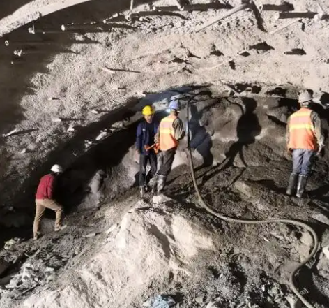 富顺隧道拱顶带模注浆料，微膨胀注浆料的特点及施工工艺
